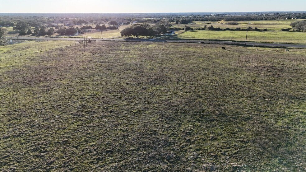 2455 US 77, Hallettsville, TX for sale - Building Photo - Image 1 of 19