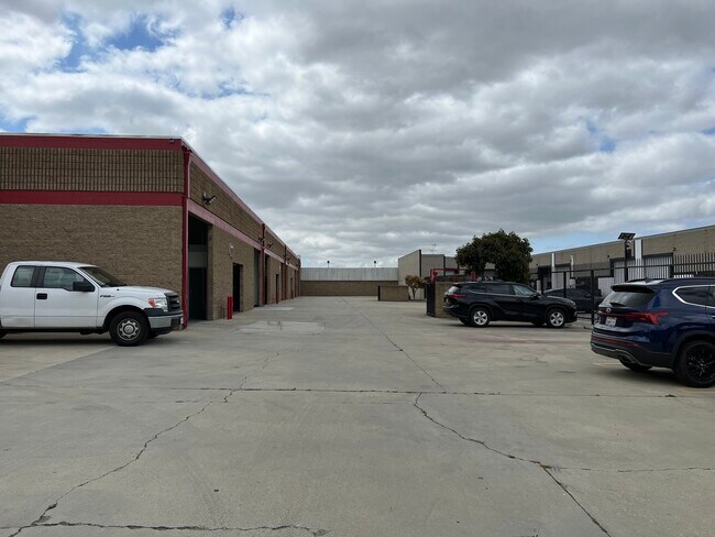 More details for 400 W Redondo Beach Blvd, Gardena, CA - Industrial for Lease