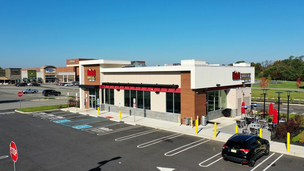 755 State Route 18, East Brunswick, NJ à louer - Photo du bâtiment - Image 3 de 8
