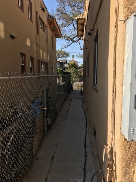 508 W 10th St, Long Beach, CA à vendre - Photo du bâtiment - Image 3 de 8