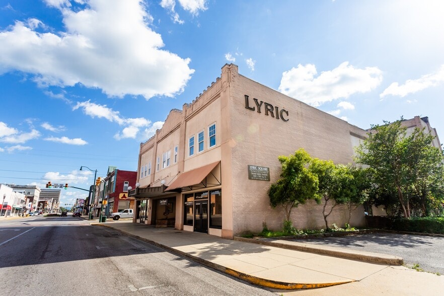 1302 Noble St, Anniston, AL à louer - Photo du bâtiment - Image 2 de 11