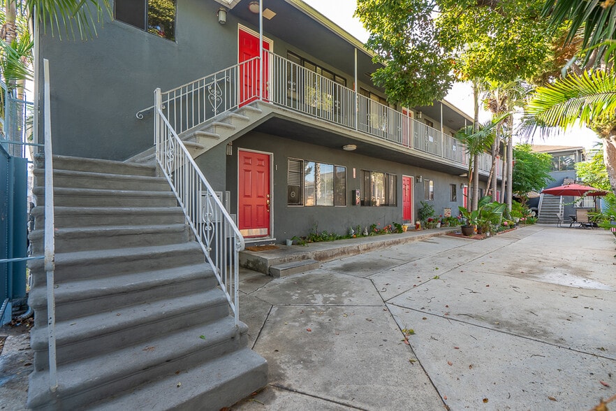 1056 E 6th St, Long Beach, CA for sale - Building Photo - Image 2 of 29