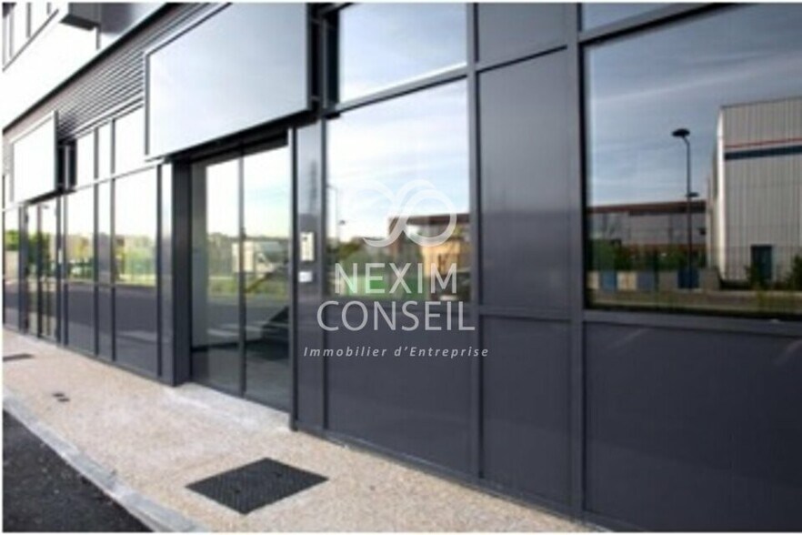 Flex in Villeneuve-la-Garenne for lease - Building Photo - Image 2 of 6