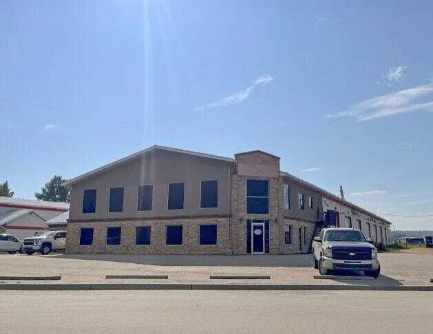 5012 Caxton St, Whitecourt, AB à vendre - Photo principale - Image 1 de 1