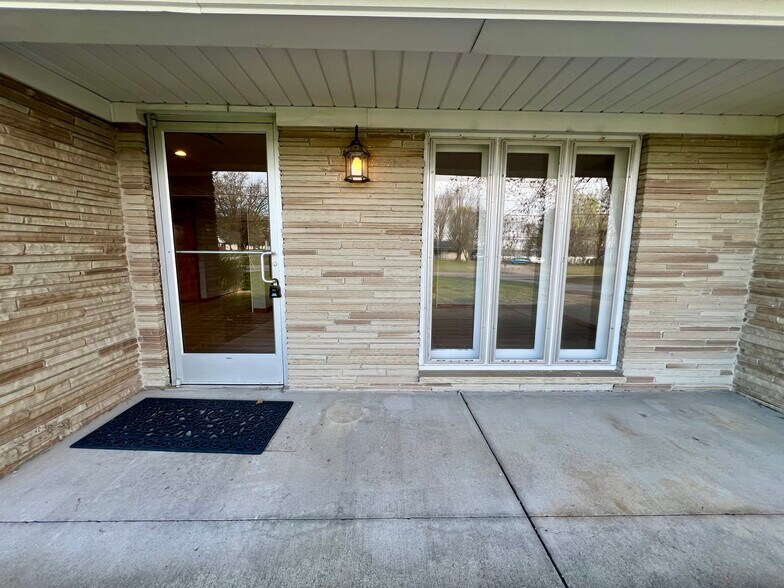 658 N Broadway, Portland, TN à louer - Photo du bâtiment - Image 1 de 15