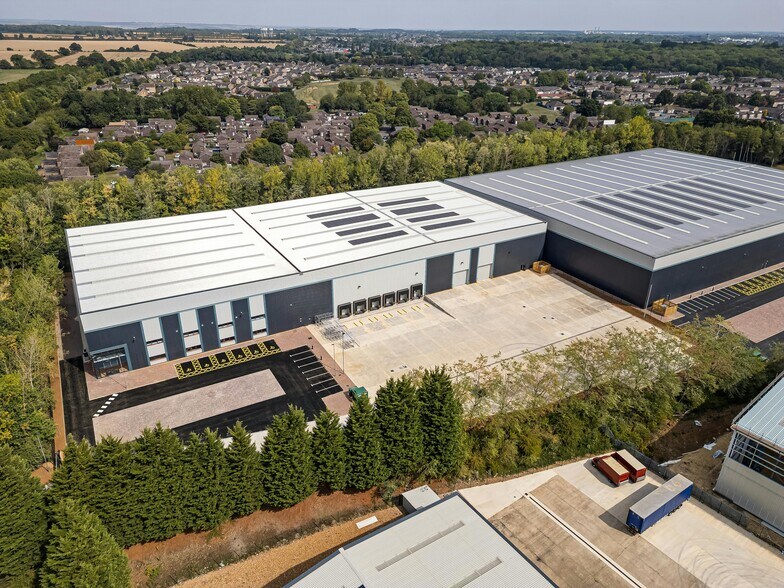 80 Saxon Way E, Corby à louer - Photo du bâtiment - Image 3 de 11