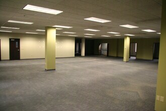 2725 S Moorland Rd, New Berlin, WI à louer Photo du bâtiment- Image 2 de 2