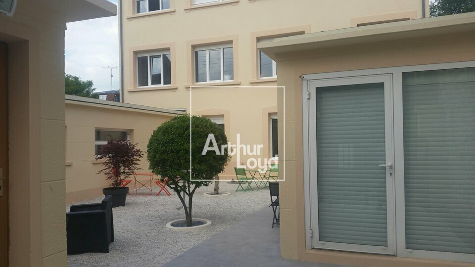 Bureau dans Melun à vendre - Photo du bâtiment - Image 2 de 6