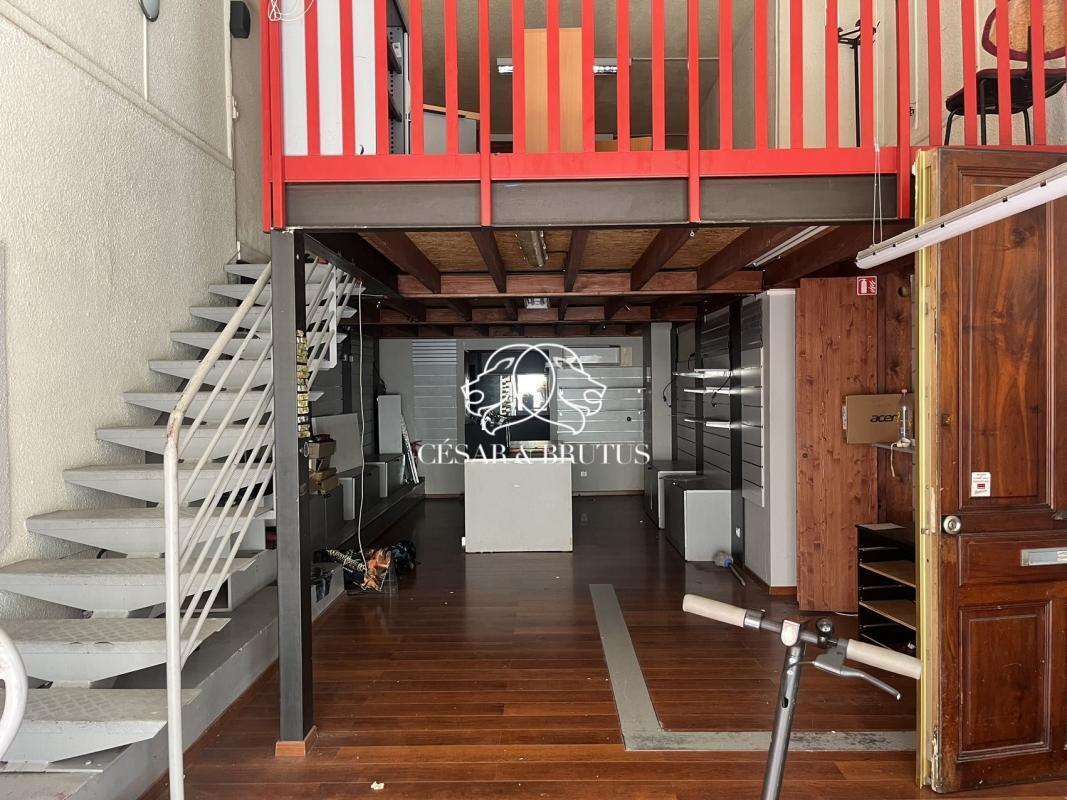 Retail in Grenoble for lease Interior Photo- Image 1 of 5