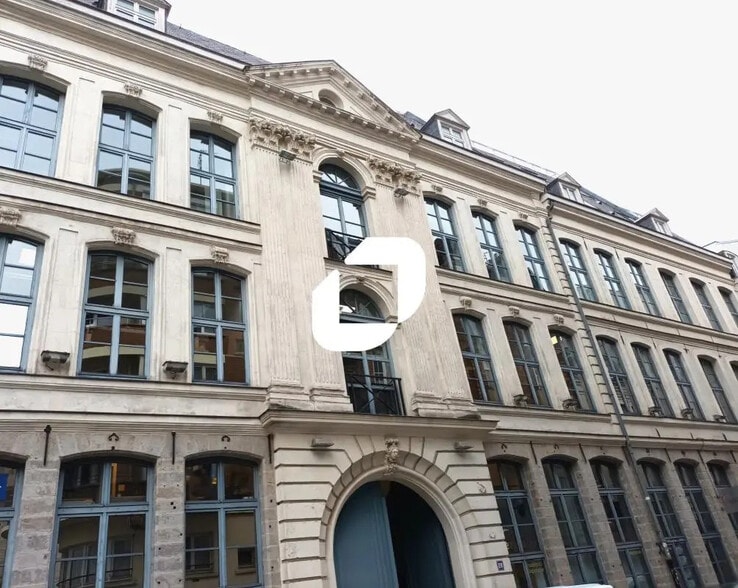 Office in Lille for lease - Building Photo - Image 2 of 8