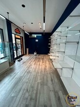 Retail in Cuenca, Cuenca for lease Interior Photo- Image 2 of 4