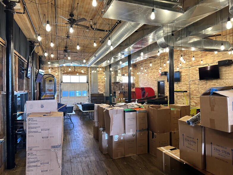 1 Ionia Ave SW, Grand Rapids, MI à louer - Photo intérieure - Image 2 de 13