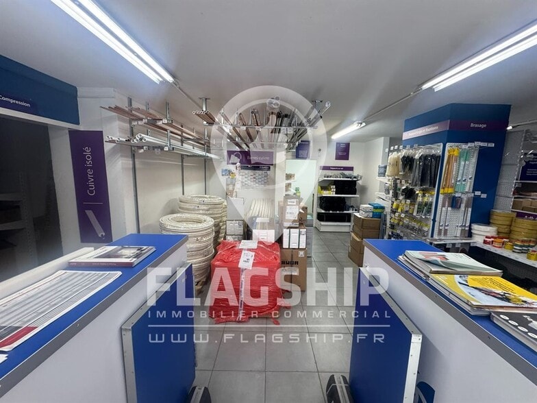 Retail in Paris for lease - Interior Photo - Image 1 of 9