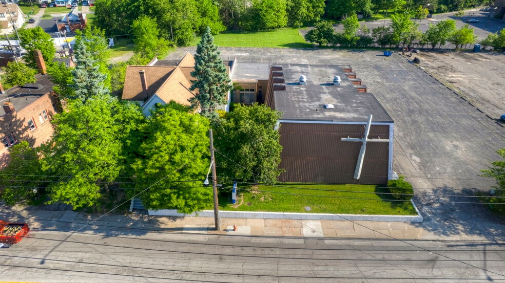 15715 Libby Rd, Maple Heights, OH for sale - Building Photo - Image 3 of 76