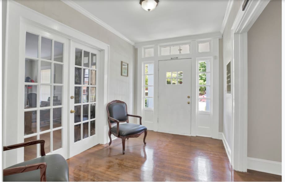228 E Poplar St, Griffin, GA for lease - Interior Photo - Image 2 of 48