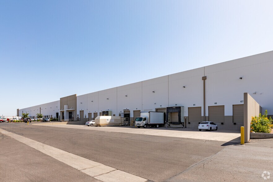 1250 E Hadley St, Phoenix, AZ à louer - Photo du bâtiment - Image 2 de 4