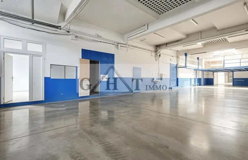 Industrial in Montreuil for sale - Interior Photo - Image 1 of 10