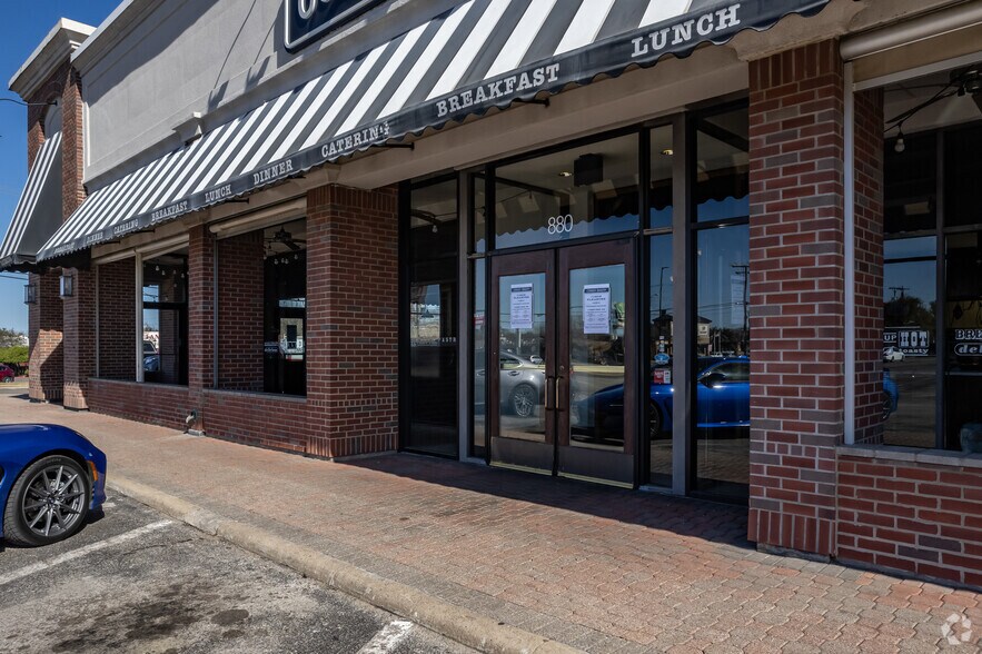 6060 Forest Ln, Dallas, TX à louer - Photo du bâtiment - Image 3 de 4