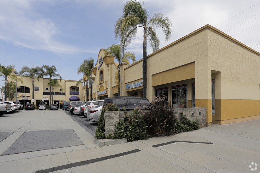 5724-5742 E Olympic Blvd, Commerce, CA for lease - Building Photo - Image 3 of 6