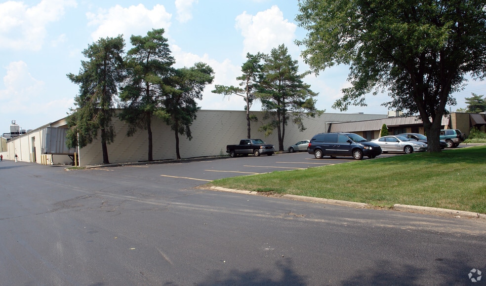 799 Ladd Rd, Walled Lake, MI for lease - Building Photo - Image 3 of 7
