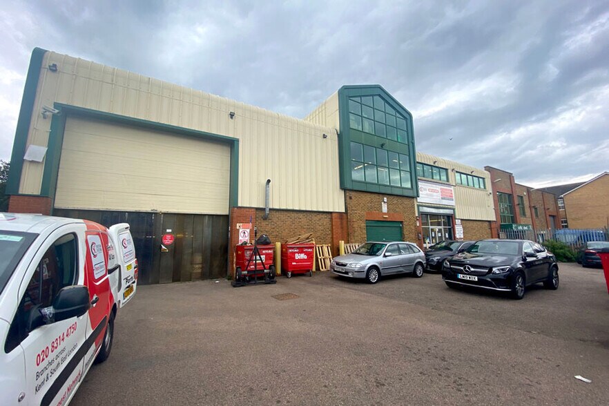 70 Malham Rd, Londres à louer - Photo du bâtiment - Image 3 de 9