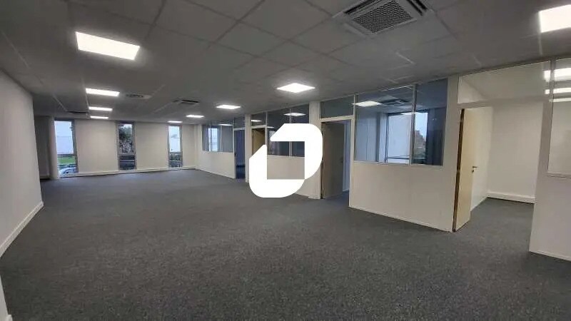 Bureau dans Canéjan à louer - Photo du bâtiment - Image 2 de 10