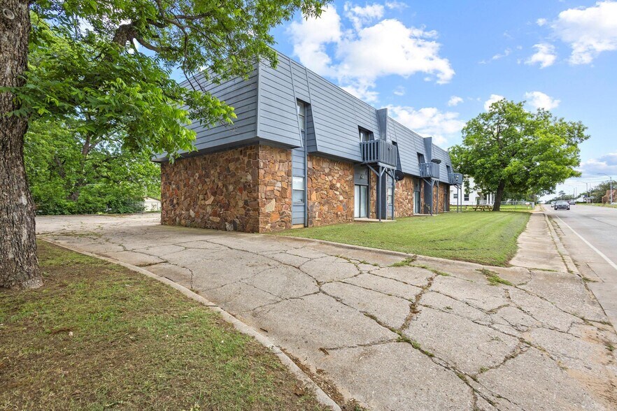 806 N Washington St, Ardmore, OK à vendre - Photo du bâtiment - Image 2 de 12