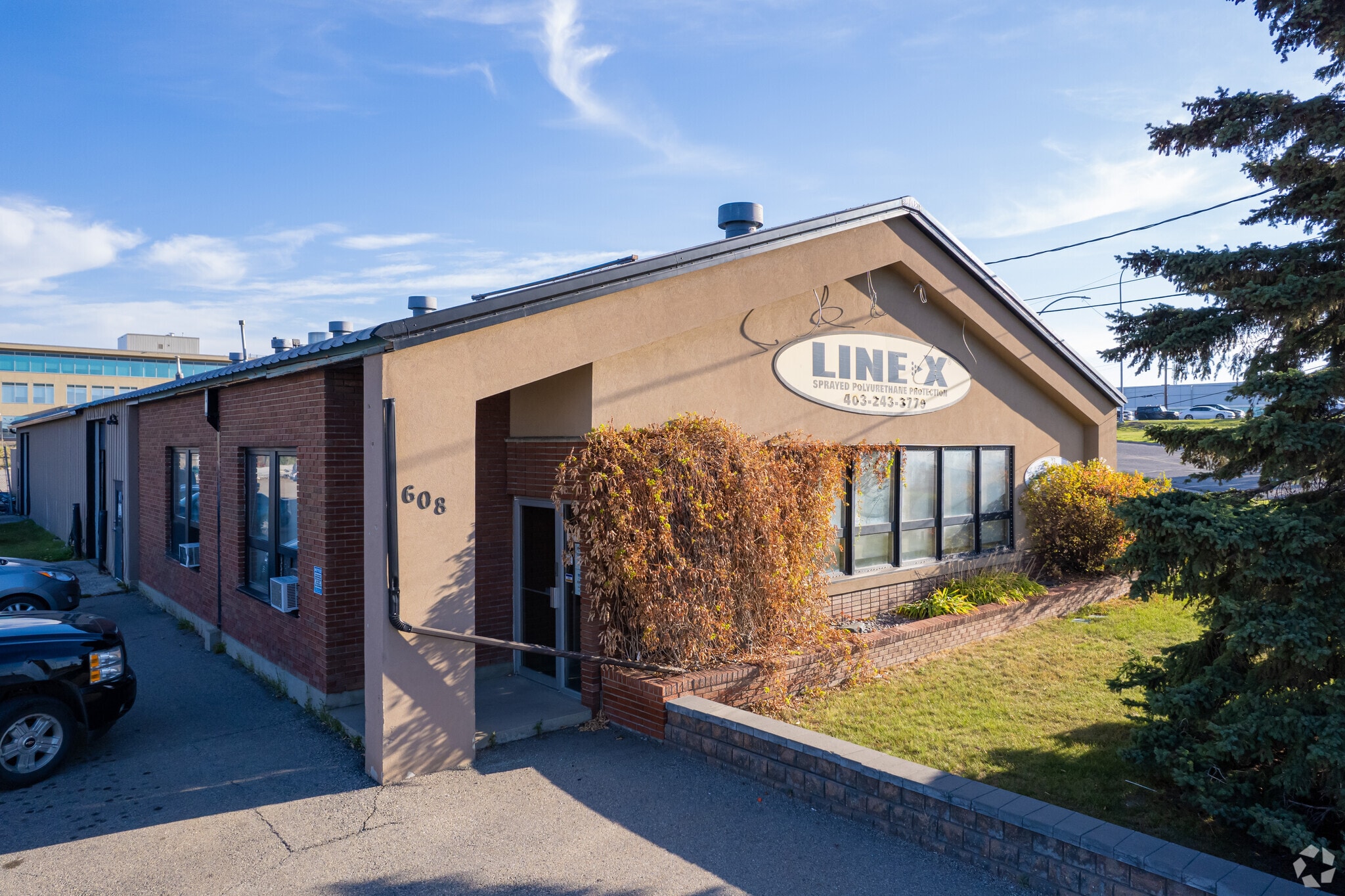 608 42 Av SE, Calgary, AB for lease Primary Photo- Image 1 of 5