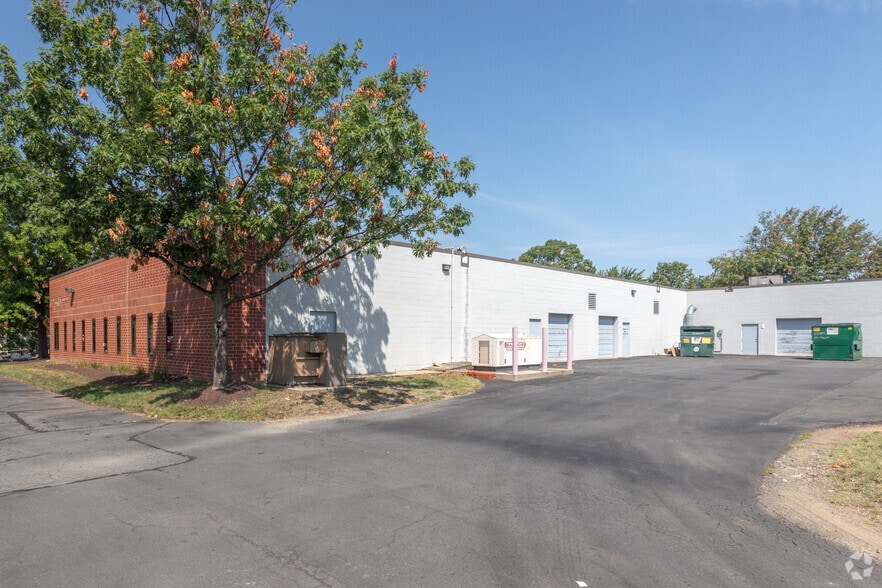 103-105 Carpenter Dr, Sterling, VA for lease - Building Photo - Image 3 of 3