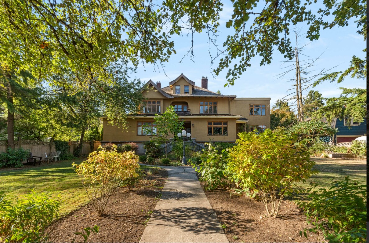 411 3rd Ave, New Westminster, BC for sale Building Photo- Image 1 of 1