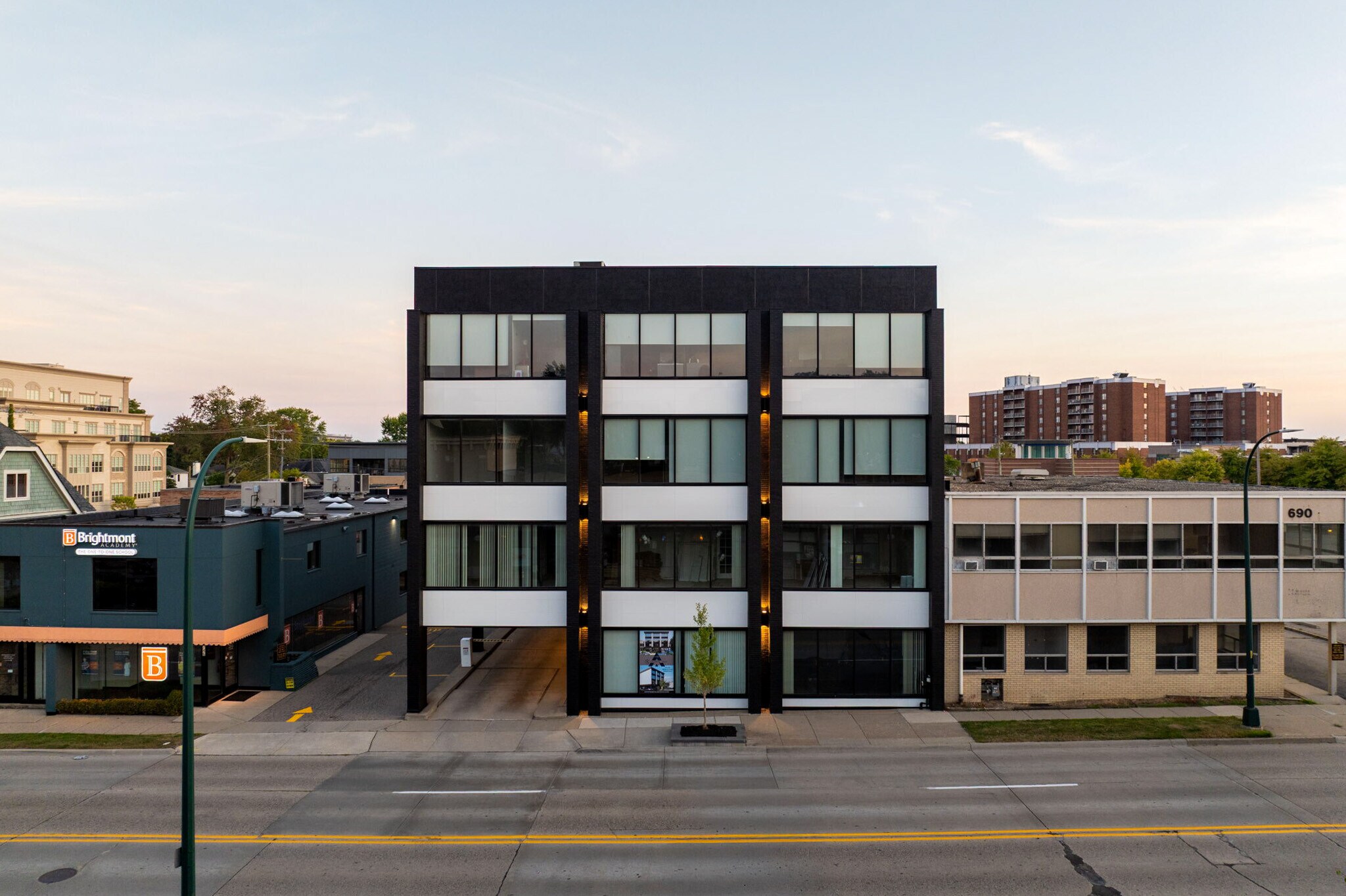 700 E Maple Rd, Birmingham, MI for lease Primary Photo- Image 1 of 17