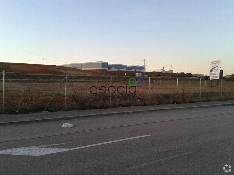 Avenida Ballestera, s/n, Alovera, Guadalajara à vendre - Photo du bâtiment - Image 3 de 4