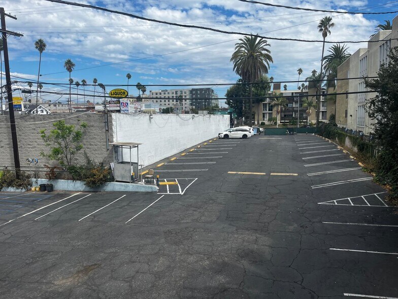 4070 W 3rd St, Los Angeles, CA à vendre - Photo du bâtiment - Image 3 de 15