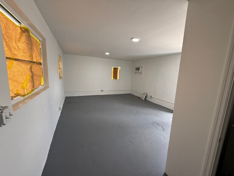 14041 NW 20th Ave, Opa-locka, FL à vendre - Photo du bâtiment - Image 3 de 7