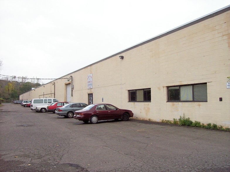 281-283 Dogburn Rd, West Haven, CT for lease - Building Photo - Image 2 of 8