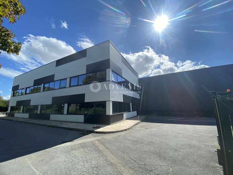 20 Avenue Des 3 Peuples, Montigny-le-Bretonneux à louer Photo du bâtiment- Image 1 de 7