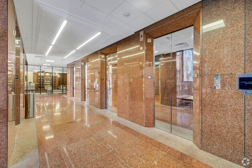 2603 Augusta Dr, Houston, TX à louer - Photo intérieure - Image 3 de 25