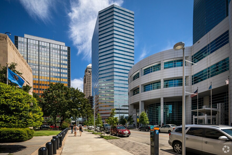 210 Park Ave, Oklahoma City, OK à louer - Photo du bâtiment - Image 3 de 10