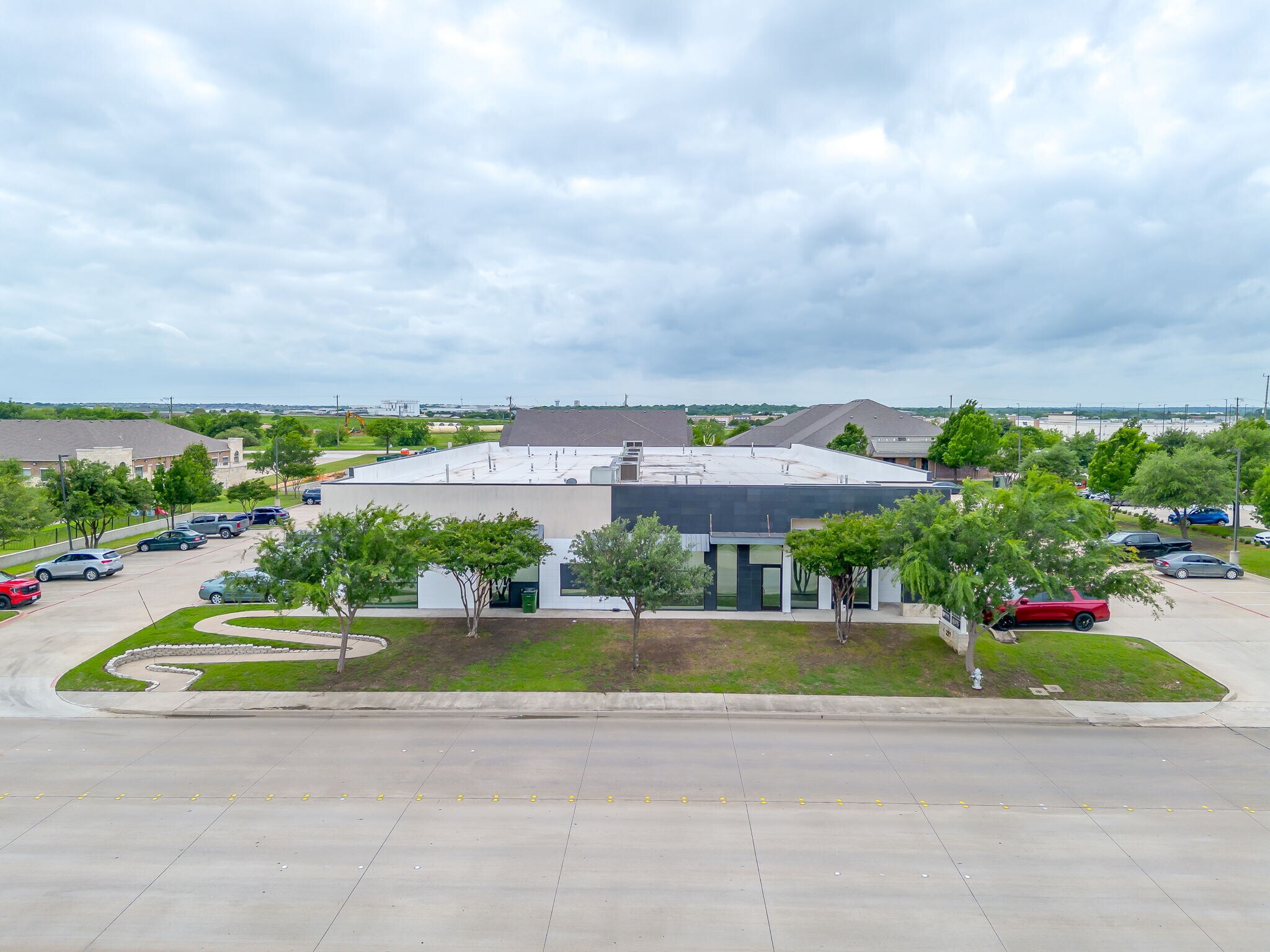 221 Regency Pky, Mansfield, TX à louer Photo du bâtiment- Image 1 de 13