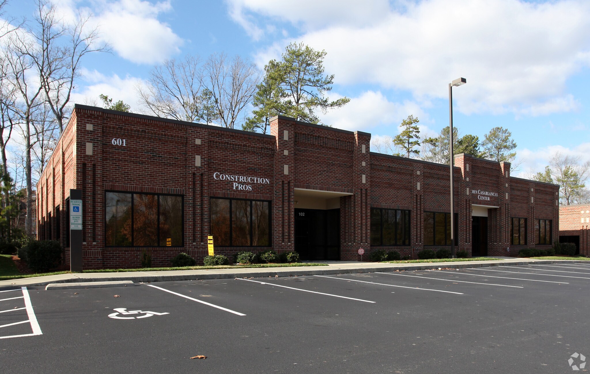 601 Cascade Pointe Ln, Cary, NC for lease Primary Photo- Image 1 of 4