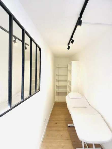 Office in Montpellier for lease - Interior Photo - Image 2 of 4