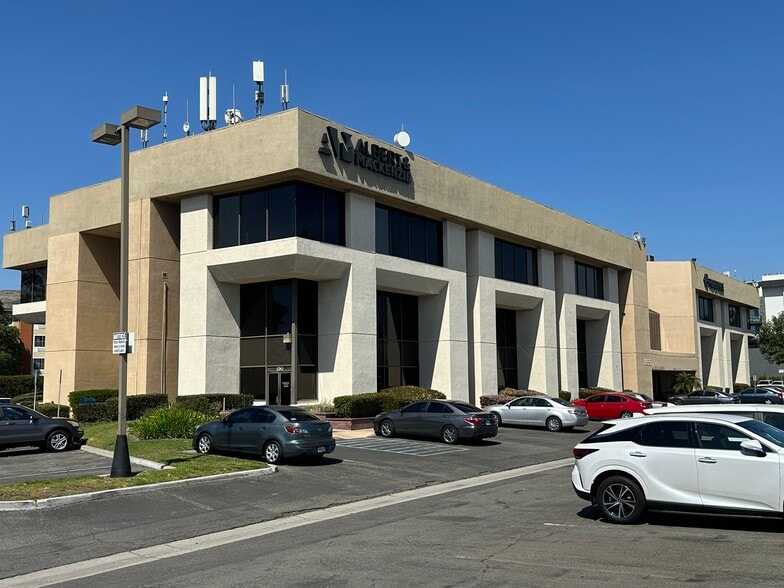 1855 W Katella Ave, Orange, CA for lease - Building Photo - Image 1 of 54