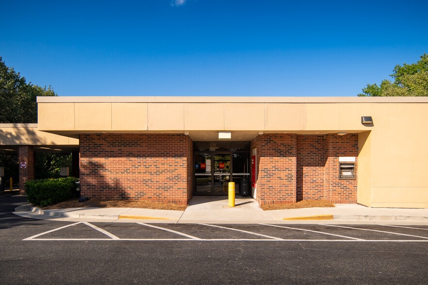 2925 Reynolda Rd, Winston-Salem, NC for sale - Building Photo - Image 2 of 10