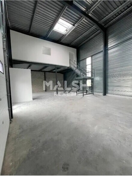 Flex in Bourgoin-Jallieu for lease - Building Photo - Image 2 of 7