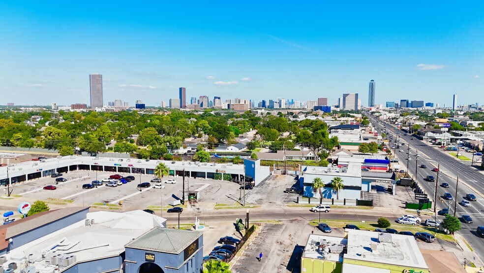 2633-2655 Winrock Blvd, Houston, TX à louer - Photo du bâtiment - Image 2 de 2