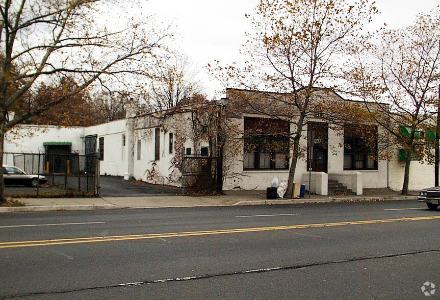 897-901 Frelinghuysen Ave, Newark, NJ à louer - Photo du bâtiment - Image 3 de 4