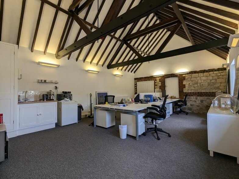 Seale, Seale for lease - Interior Photo - Image 2 of 6