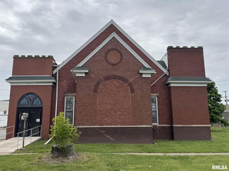 170 W Hurst St, Bushnell, IL for sale - Building Photo - Image 2 of 12