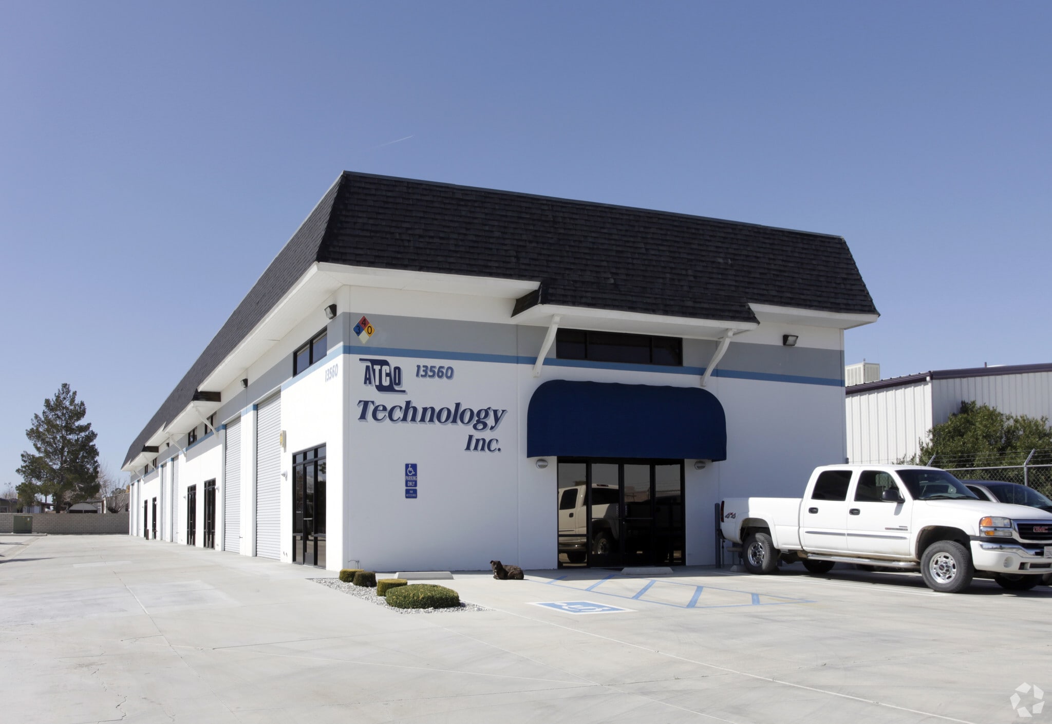 13560 Tonikan Rd, Apple Valley, CA for sale Primary Photo- Image 1 of 15