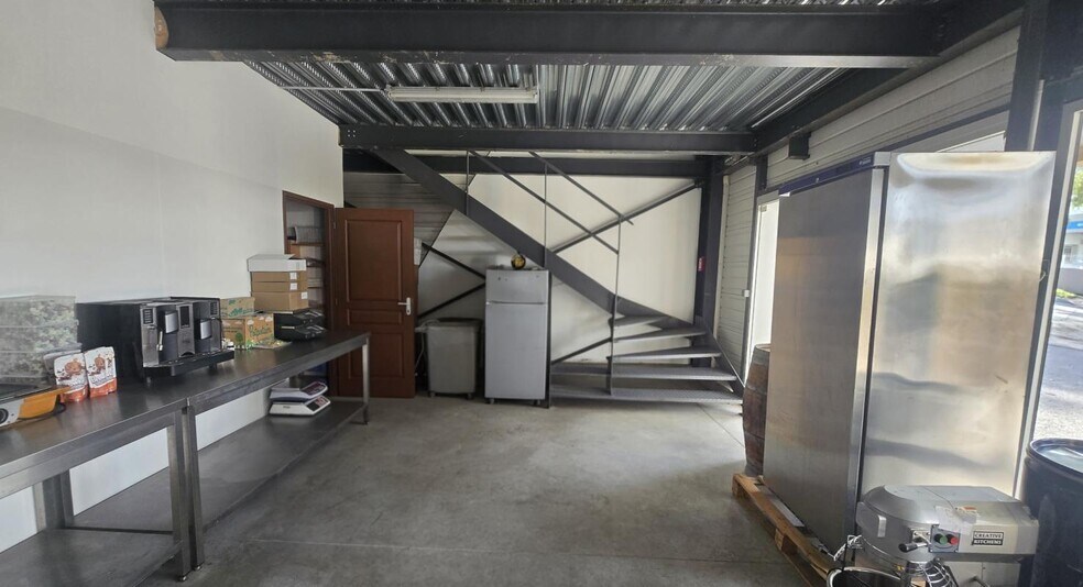 Flex dans Six-Fours-les-Plages à louer - Photo du bâtiment - Image 1 de 4